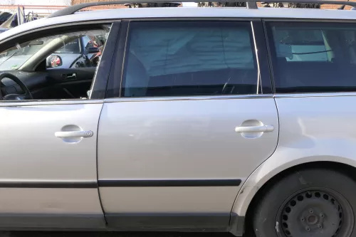 VW Passat 3B 3BG Kombi Variant Tür hinten links silber LA7W reflexsilber meta (152540)