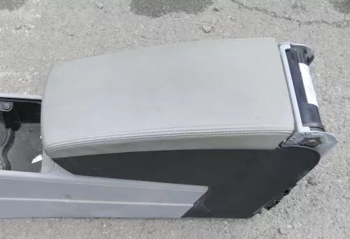 VW Passat 3C Mittelarmlehne Armlehne Fach Deckel Leder grau (152620)