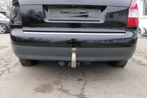 Audi A4 8E B6 Kombi Avant Stoßstange hinten mit Spoiler schwarz LY9B brilliant (152818)