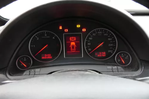 Audi A4 8E B6 Tacho Tachometer Kombiinstrument 355.000km 8E0920900M TDI Diesel