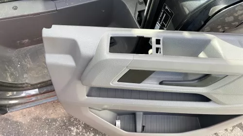 VW Crafter 7C MAN TGE Türverkleidung Verkleidung Tür vorne links grau (153150)