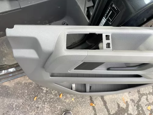 VW Crafter 7C MAN TGE Türverkleidung Verkleidung Tür vorne links grau (153150)