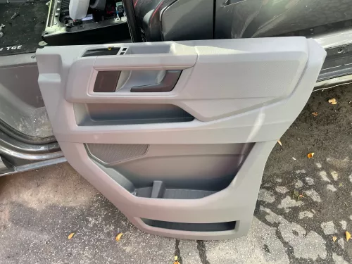 VW Crafter 7C MAN TGE Türverkleidung Verkleidung Tür vorne links grau (153150)