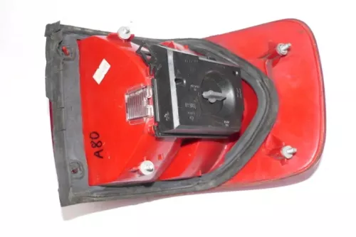 Audi 80 Limousine hinten rechts außen Rückleuchte original 8A0945096D (153508)