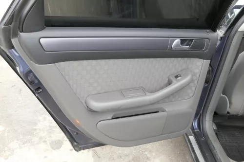 Audi A6 4B Türverkleidung Verkleidung Tür vorne +hinten links rechts swing soul (153943)