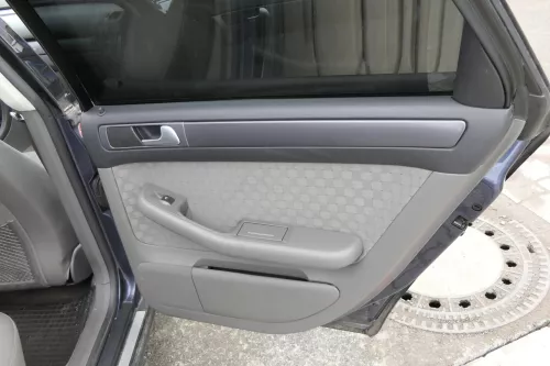 Audi A6 4B Türverkleidung Verkleidung Tür vorne +hinten links rechts swing soul (153943)