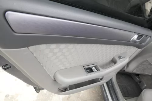Audi A6 4B Türverkleidung Verkleidung Tür vorne +hinten links rechts swing soul (153943)