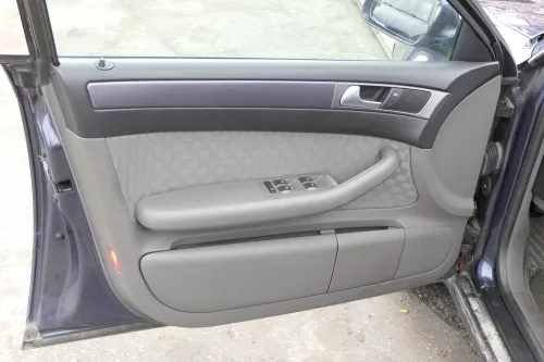 Audi A6 4B Türverkleidung Verkleidung Tür vorne +hinten links rechts swing soul (153943)