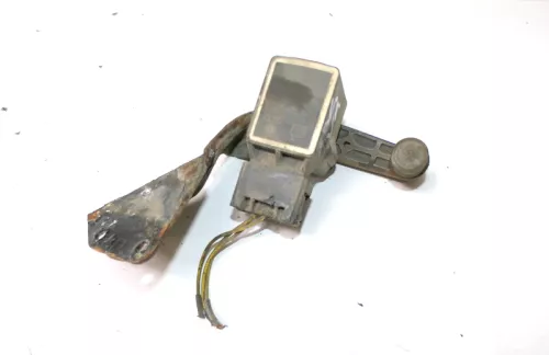 VW Passat 3BG 3B Sensor Leuchtweitenregulierung Niveausensor 4B0907503 vorne n (154182)