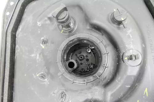 VW Passat 3C Harnstoffeinspritzung Tank  Harnstoff 3C0131878 (154718)