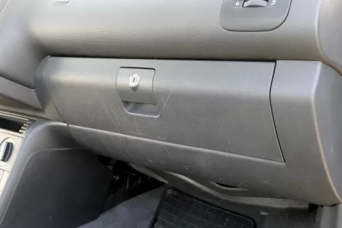 VW Lupo Seat Arosa Handschuhfach Fach Griff Klappe schwarz 6E1857101