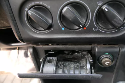 VW Passat 3A 35i Aschenbecher Zigarettenanzünder vorne