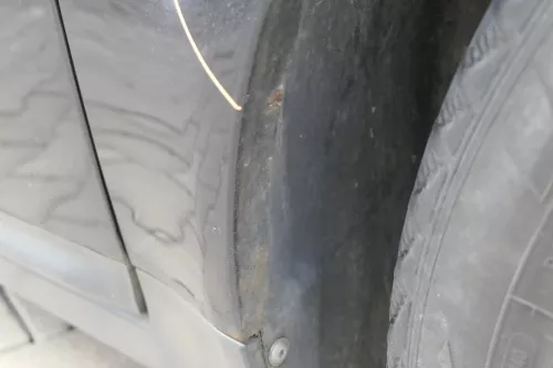 Audi A6 4B Kotflügel vorne rechts schwarz LZ9W (bis ca.Mitte 2001 passend  Delle (155740)