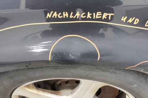 Audi A6 4B Kotflügel vorne rechts schwarz LZ9W (bis ca.Mitte 2001 passend  Delle (155740)