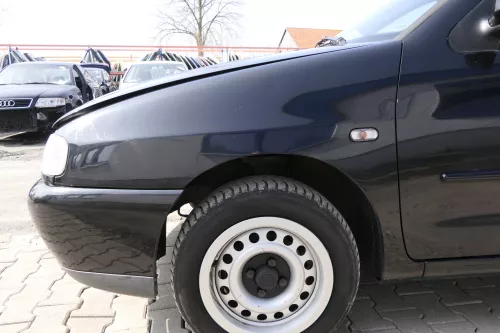 VW Caddy 9K Polo Variant 6Kv Kombi Kotflügel vorne links schwarz L041 (155750)