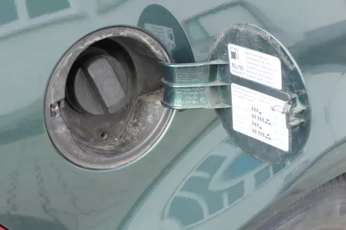 VW Golf 4 Limousine Tankdeckel Deckel Tank Tankverschluß Grün LC6M (155936)