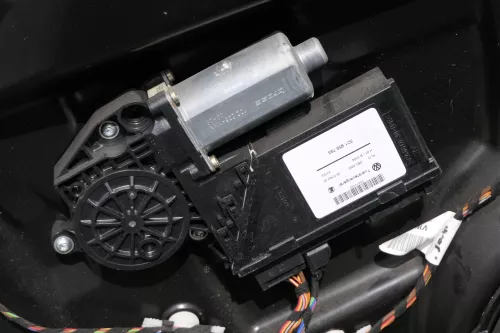 VW Touareg 7L ektrischer Fensterheber vorne links 3D1959793 Fensterhebermotor (156021)