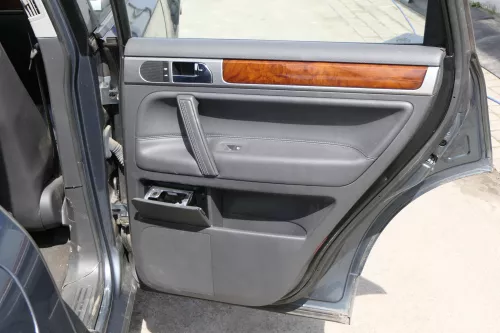 VW Touareg 7L Türverkleidung Verkleidung Tür Leder hinten rechts anthrazit NUQ 