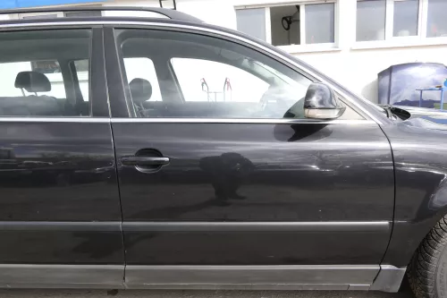 VW Passat 3B 3BG Kombi + Limo Tür vorne rechts Beifahrertür schwarz LC9Z black ü (156470)