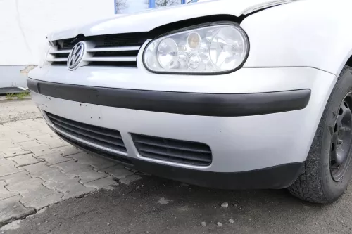 VW Golf 4 Stoßstange vorne Stoßfänger vorn vorne silber LB7Z satinsilber c (156539)