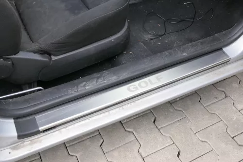 VW Golf 4 Einstiegsleisten rechts + links vorne 2/3-Türer vy E Kamei chrom silbe (156555)