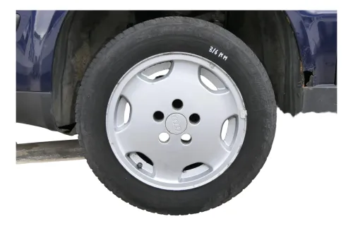 4x Audi A4 100 Alufelgen 195/65 R15 91T Winterreifen Reifen 3-6mm 441601025S (156573)