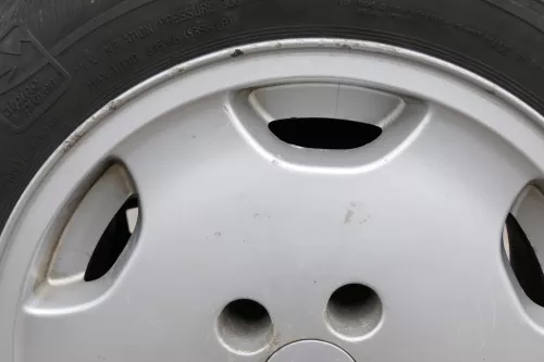 4x Audi A4 100 Alufelgen 195/65 R15 91T Winterreifen Reifen 3-6mm 441601025S (156573)