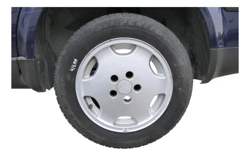 4x Audi A4 100 Alufelgen 195/65 R15 91T Winterreifen Reifen 3-6mm 441601025S
