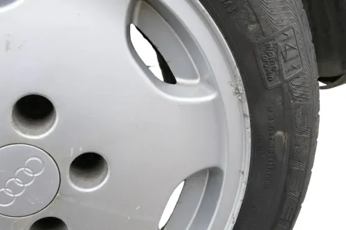 4x Audi A4 100 Alufelgen 195/65 R15 91T Winterreifen Reifen 3-6mm 441601025S (156573)