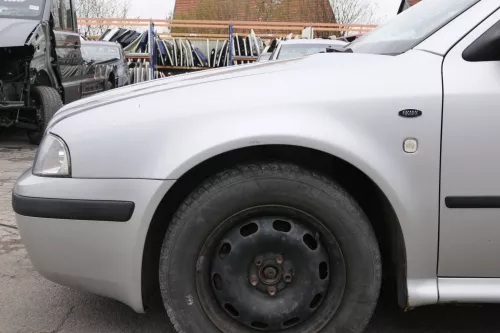 Skoda Octavia 1U Kotflügel vorne links silber 9102 LF7T auch Combi (156581)