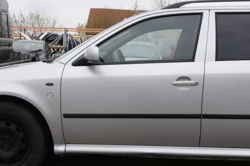 Skoda Octavia 1U Kombi + Limo Tür vorne links Fahrertür silber grau LF7T 9102