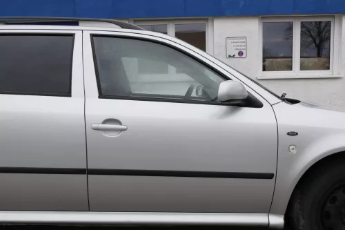 Skoda Octavia 1U Kombi + Limo Tür vorne rechts Beifahrertür grau silber LF7T 910