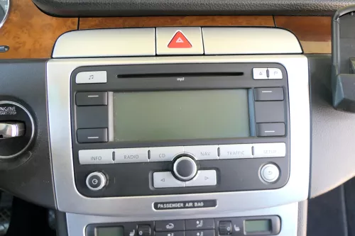 VW Passat 3C Mittelkonsole Verkleidung um Radio Klappe Abdeckung Dekor chrom alu