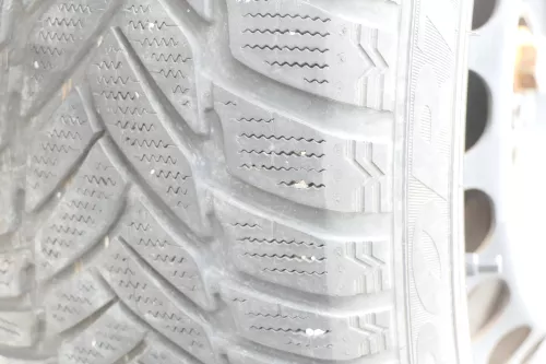 VW Passat 3C Golf Reifen Winterrreifen M&S 205/55 R16 94H Felgen 5-7mm (157450)