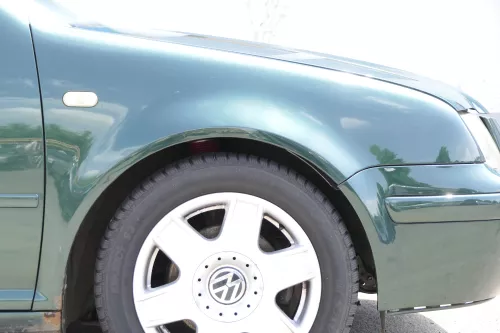 VW Bora Kotflügel vorne rechts original grün LC6M 1J5821022 (157456)