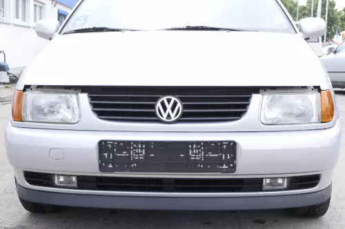 VW Polo 6N Kühlergrill Grillleiste silber LB7Z sat vorne Leiste Grill VW Zeichen (157526)