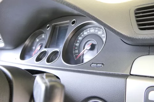 Passat 3C Mittelkonsole Verkleidung Radio Klappe Abdeckung Dekor silber/schwarz  (157664)
