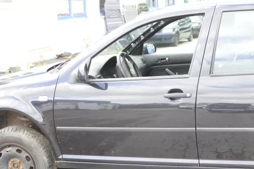VW Golf 4 Bora Tür vorne links Fahrertür 4/5-Türer Kombi Variant schwarz LC9Z 82 (157739)
