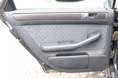 Audi A6 4B Türverkleidung Verkleidung Tür vorne +hinten links rechts swing schwa (157993)
