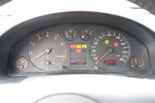 Audi A6 4B Tacho Tachometer Kombiinstrument 278.000km 4B0919860L 1.8 2,4 Benzin