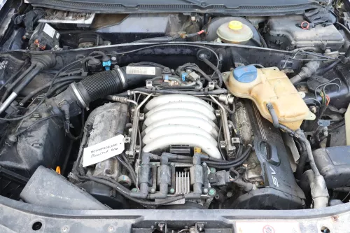 Dichtflansch vorn vorne Abdeckung Kurbelwelle Audi A6 A4 Passat 3B 078103151B