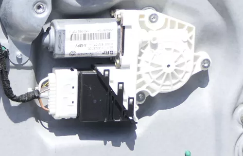 VW Touran 1T ektrischer Fensterheber Motor hinten links 1K0959703/ B E L01 (158311)