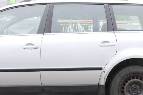 VW Passat 3B 3BG 3B6 Kombi Variant Tür hinten links silber LA7W reflexsilber (158369)