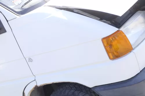 VW T4 kurze Version Kotflügel vorne rechts weiß L902 - Rost (158390)