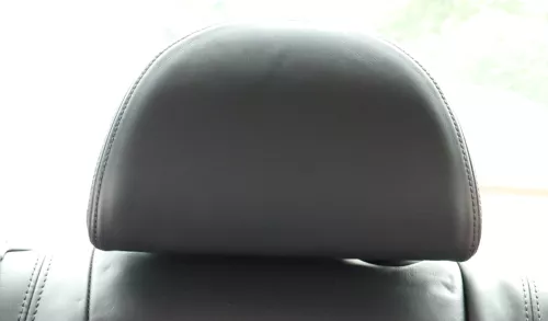 Skoda Superb 3U Kopfstütze Sitz Sitze hinten in der Mitte mittig onyx Leder  (158467)
