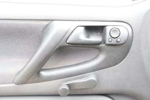 VW Polo 6N Türverkleidung Verkleidung Tür vorne rechts + links 2/3-Türer off-bla (158510)