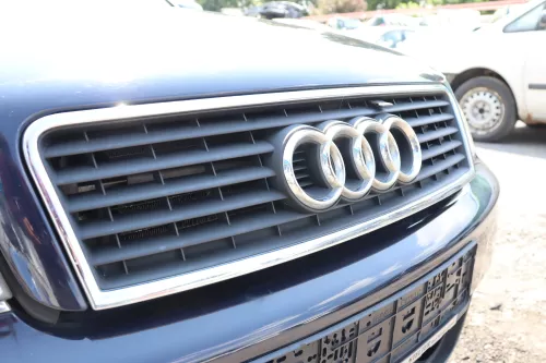 Audi A6 4B ab ca. Bj. 2001 Zeichen Kühlergrill Grill 4B0853651F 3FZ Facelift (158564)