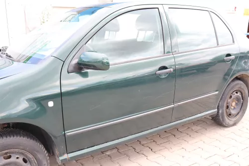 Skoda Fabia 6Y Kombi + Limousine Tür vorne links Fahrertür grün LF8C ohneAnbaute (158664)