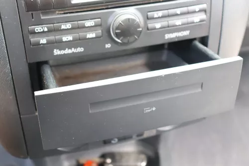 Skoda Fabia 6Y Deckel Klappe Ablagefach mitte 6Y0858332  47H Abdeckung