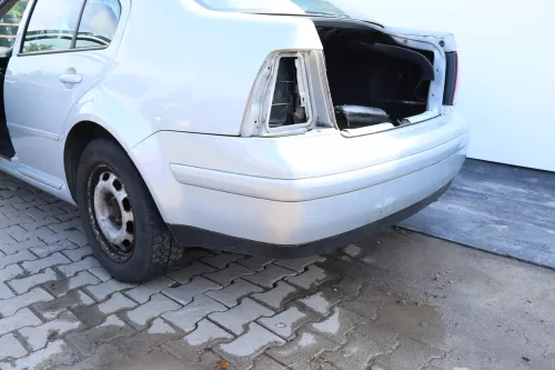 VW Bora Limousine Stoßstange hinten Heckstoßstange silber grau LB7Z (158804)